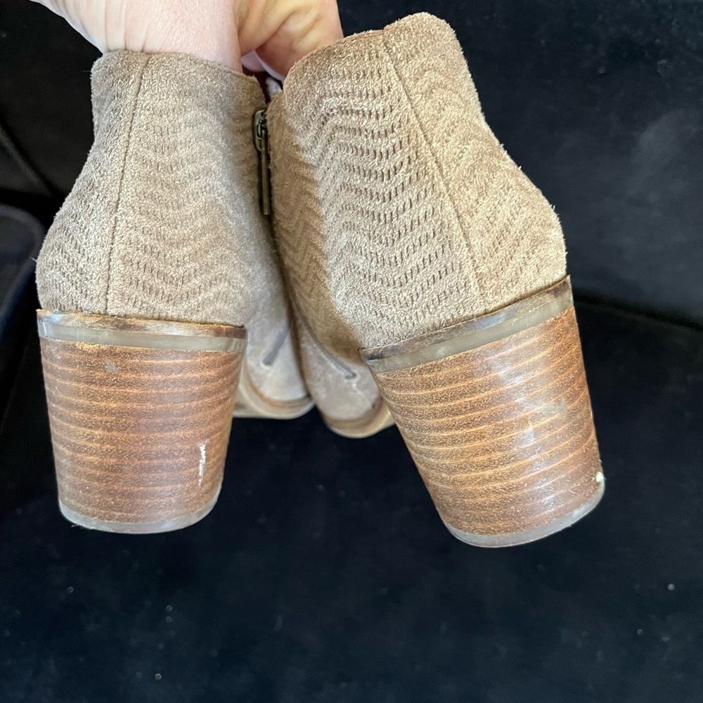 Lucky Brand Pickla Ankle Boots Taupe Suede Zip Up Booties Shoes Womens Size 9.5M - Picture 5 of 10